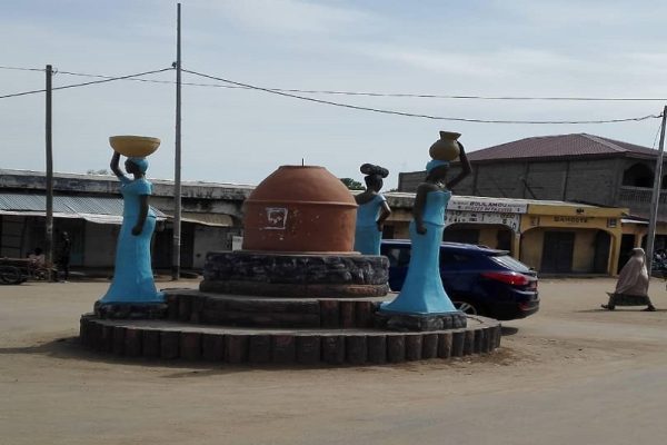 Carrefour de la femme, trois femmes